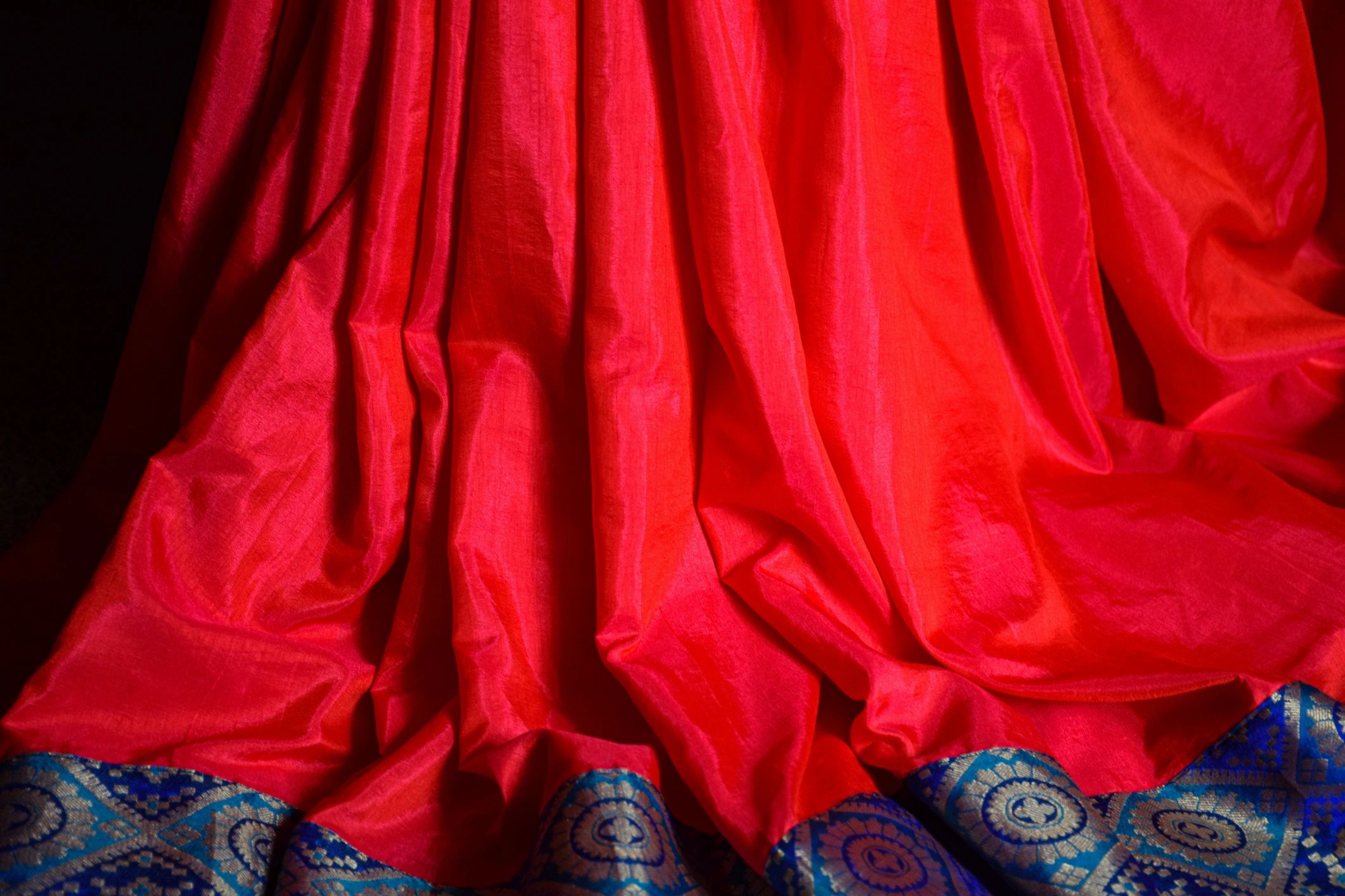 Silk saree fabric with rich border detail
